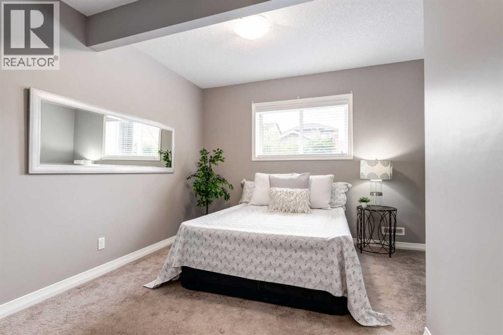 33 Evansglen Drive NW — photo 38