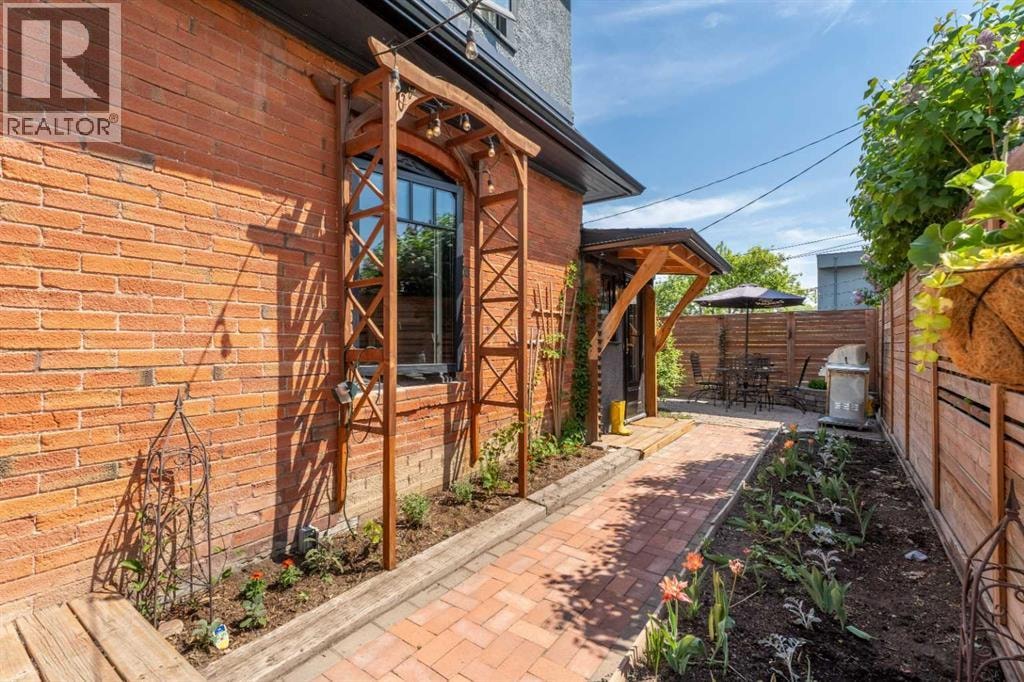 3216 17 Street SW — photo 29