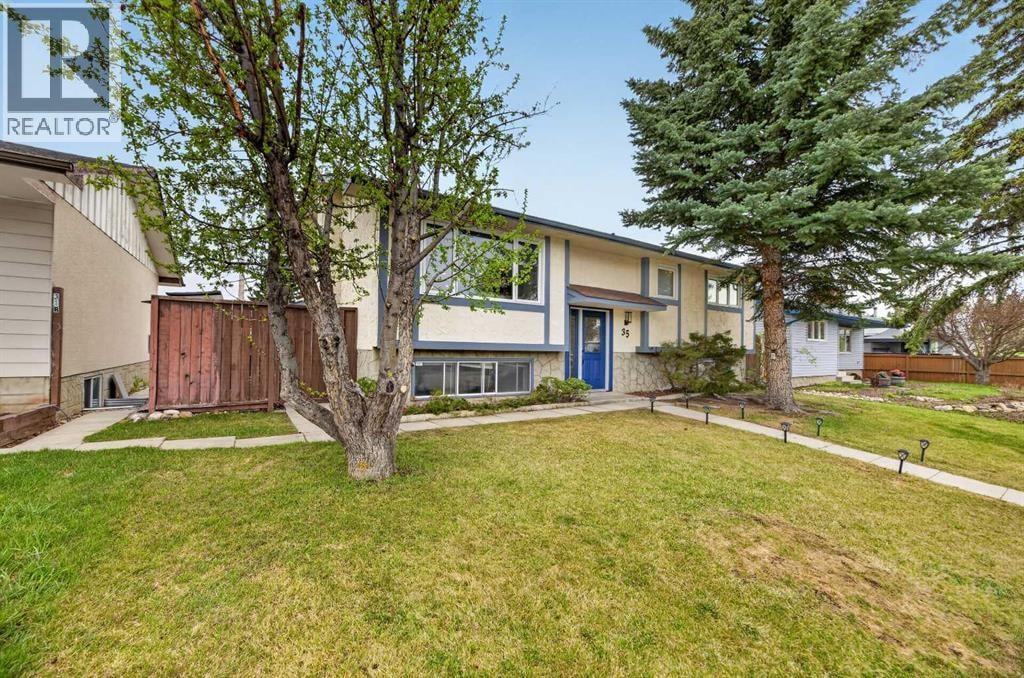 35 Queen Isabella Close SE
