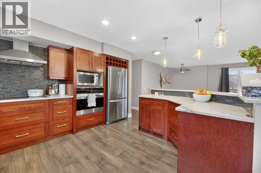 35 Queen Isabella Close SE — photo 8