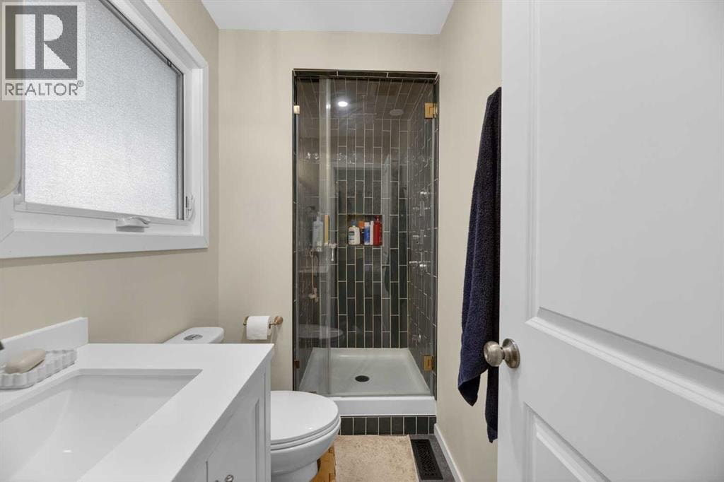 35 Queen Isabella Close SE — photo 12