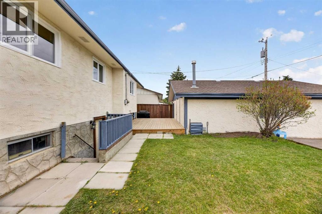 35 Queen Isabella Close SE — photo 29