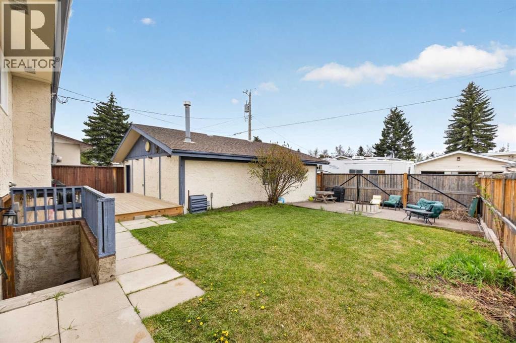 35 Queen Isabella Close SE — photo 28