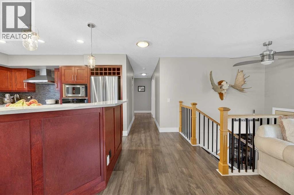 35 Queen Isabella Close SE — photo 5