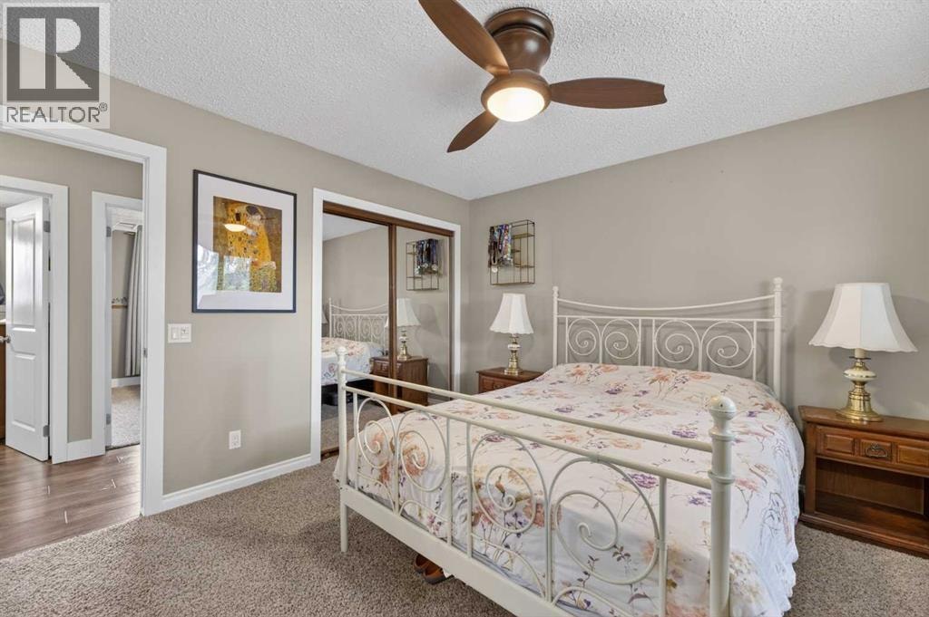 35 Queen Isabella Close SE — photo 11