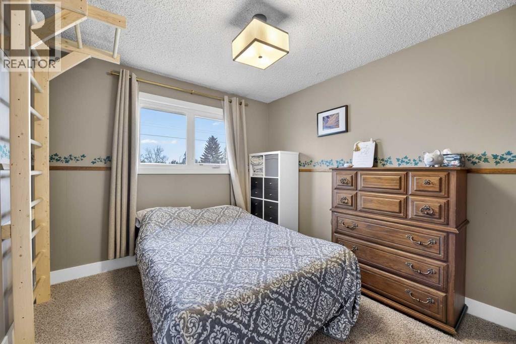 35 Queen Isabella Close SE — photo 13
