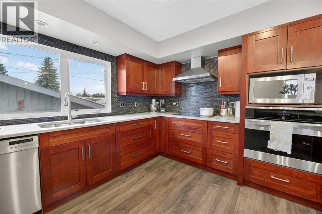 35 Queen Isabella Close SE — photo 7