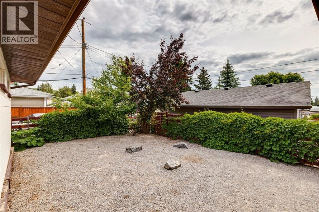 2144 Chilcotin Road NW — photo 34
