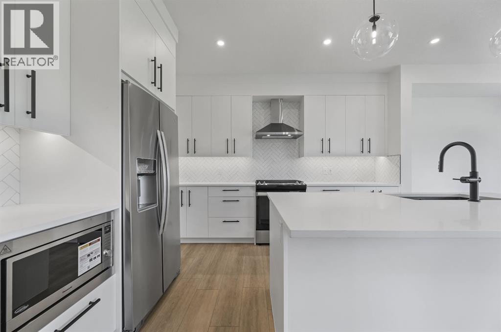 135 Walgrove Bay SE — photo 1