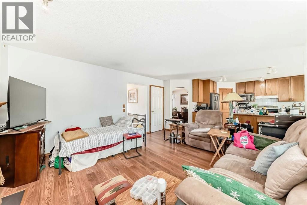 182 Somerglen Road SW — photo 8