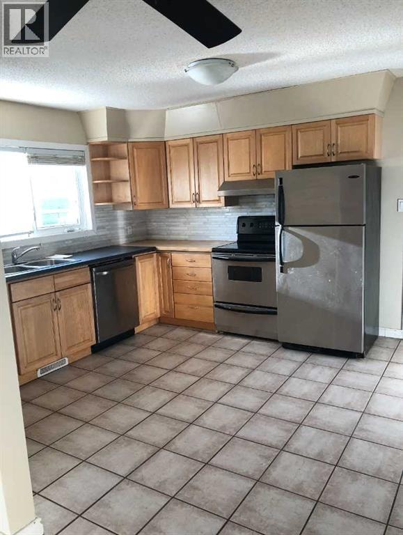 604 69 Avenue SW — photo 29
