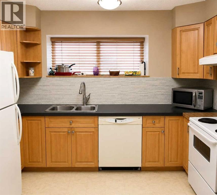 604 69 Avenue SW — photo 21