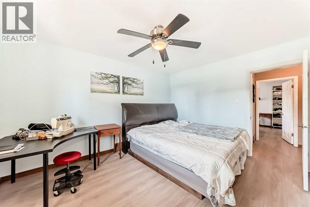604 69 Avenue SW — photo 10
