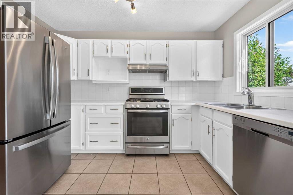 70 West Mackay Crescent — photo 8