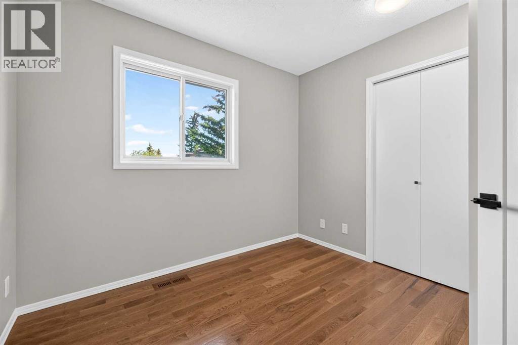 70 West Mackay Crescent — photo 14