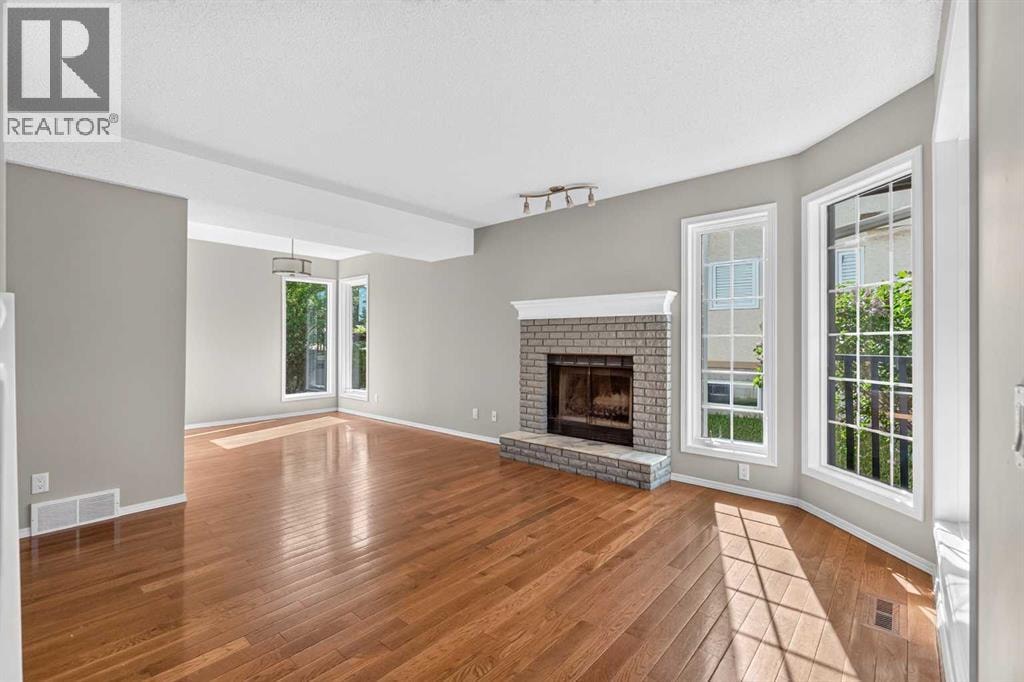70 West Mackay Crescent — photo 5