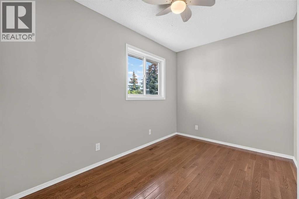 70 West Mackay Crescent — photo 15