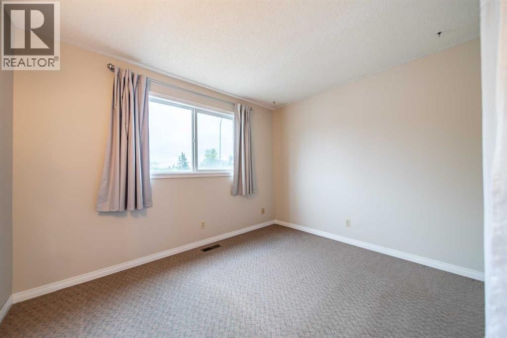 5119 30 Avenue SW — photo 29