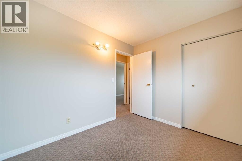 5119 30 Avenue SW — photo 32