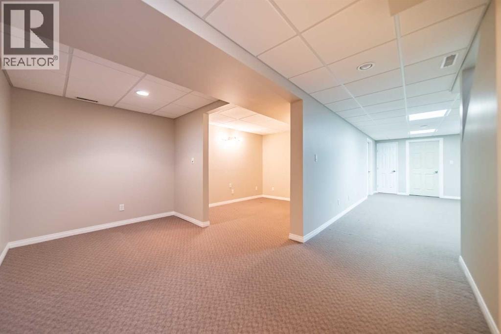 5119 30 Avenue SW — photo 37
