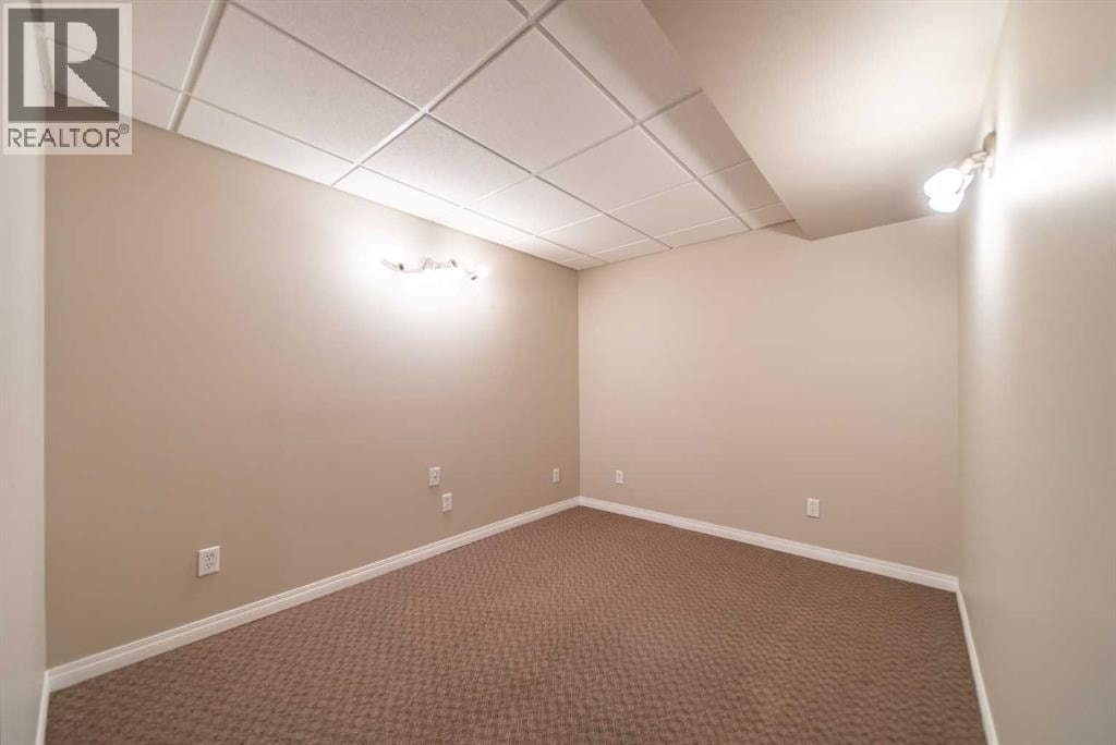 5119 30 Avenue SW — photo 38