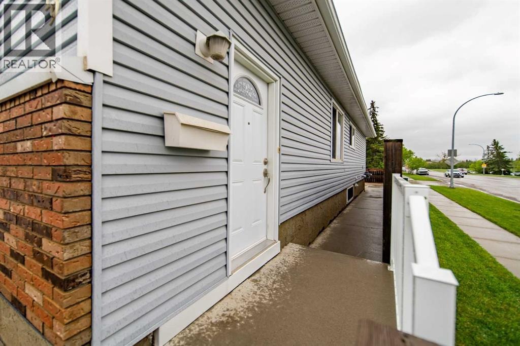 5119 30 Avenue SW — photo 24