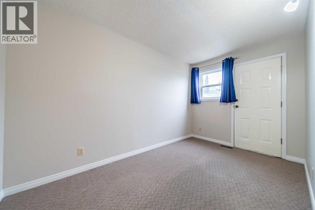 5119 30 Avenue SW — photo 33