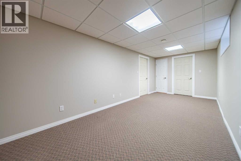 5119 30 Avenue SW — photo 35