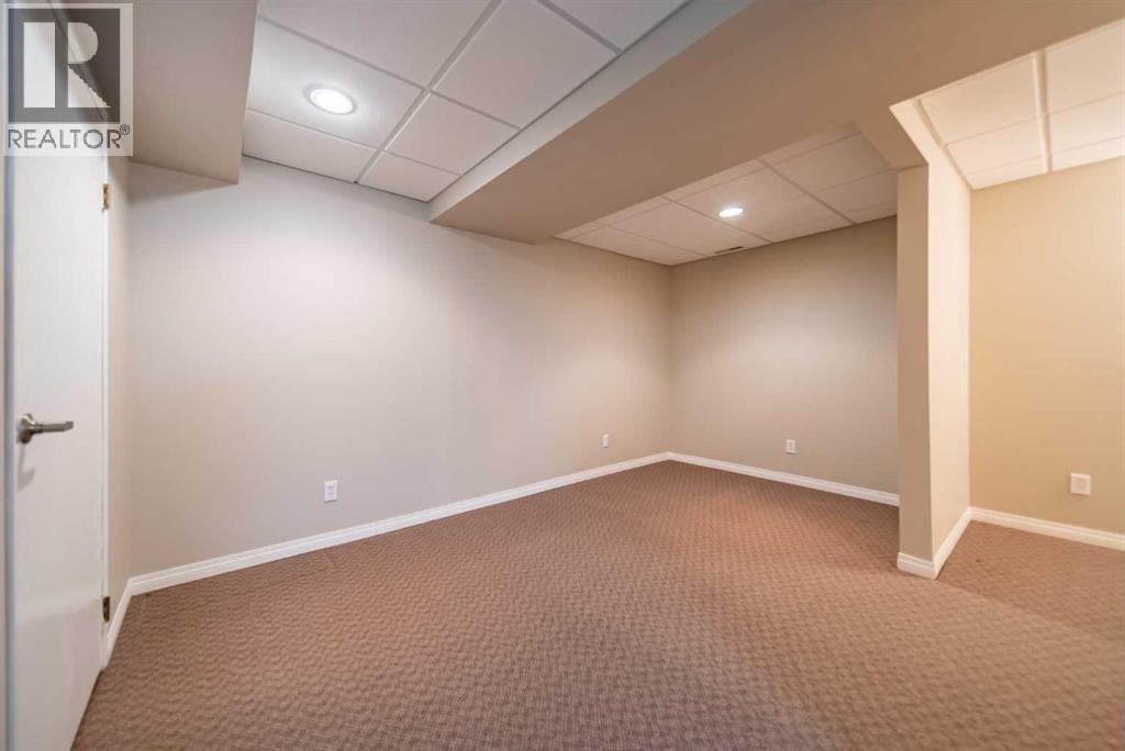 5119 30 Avenue SW — photo 36