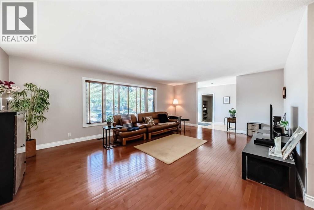 1220 73 Avenue SW — photo 11