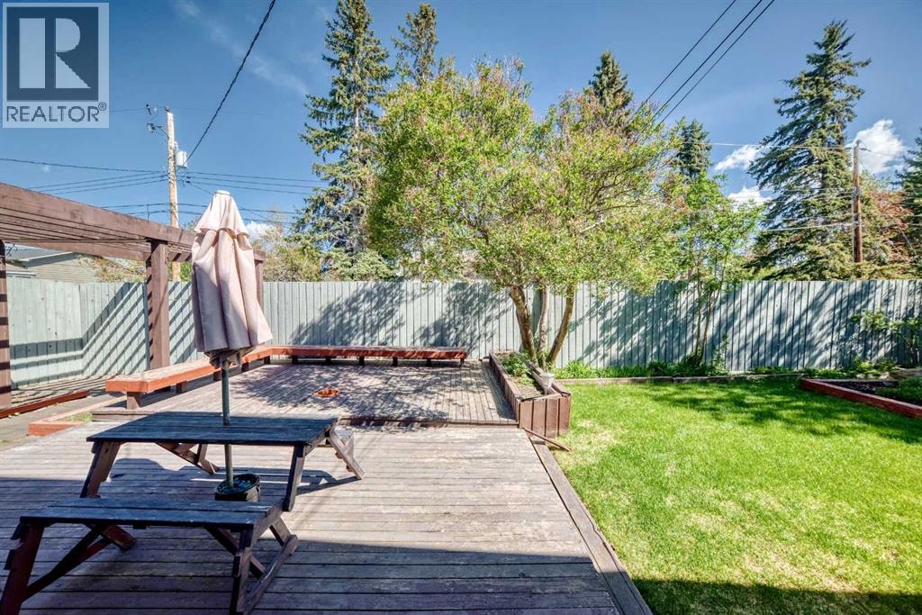 1220 73 Avenue SW — photo 17