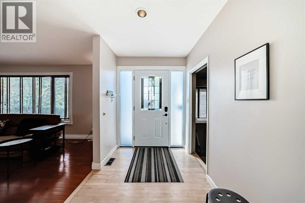 1220 73 Avenue SW — photo 3