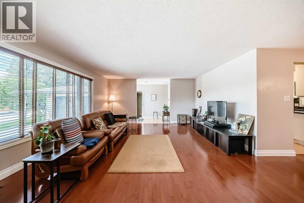 1220 73 Avenue SW — photo 12