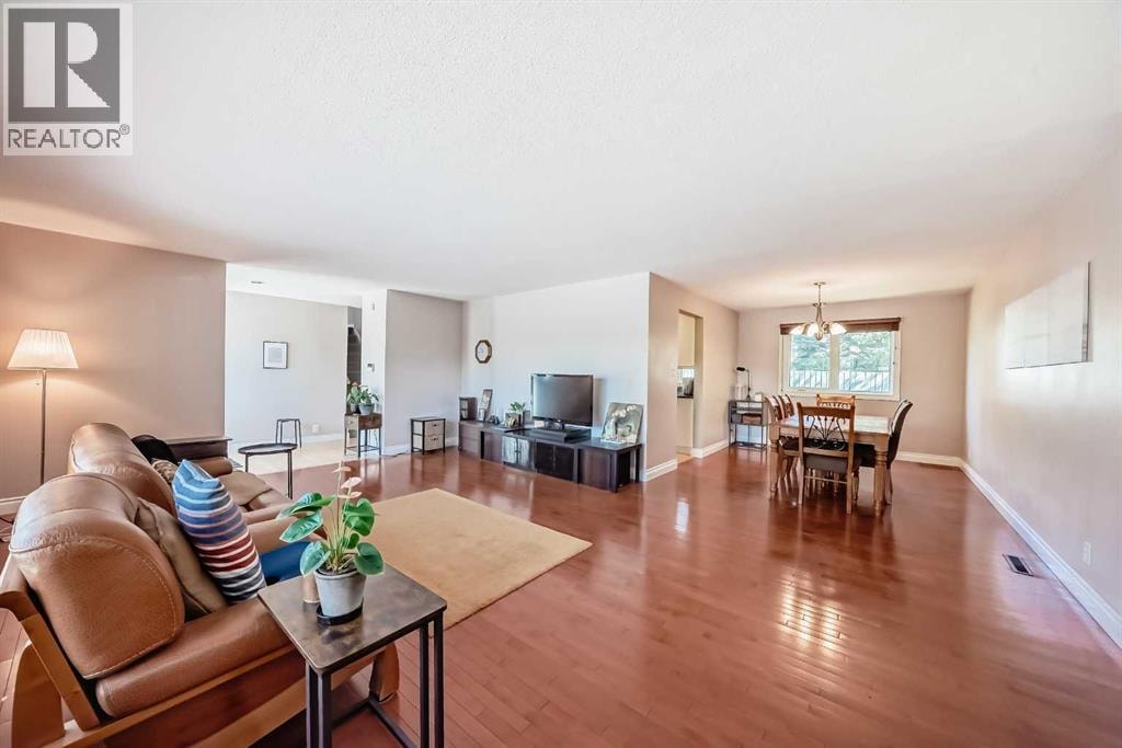1220 73 Avenue SW — photo 13