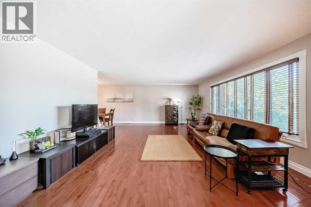 1220 73 Avenue SW — photo 14