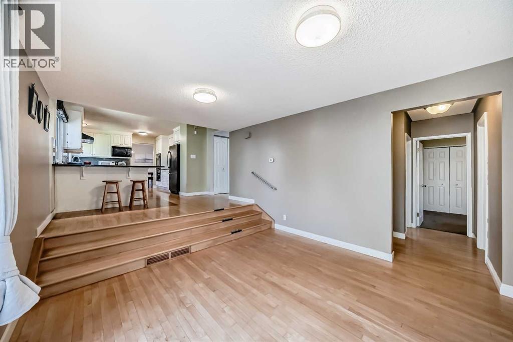 1220 73 Avenue SW — photo 18
