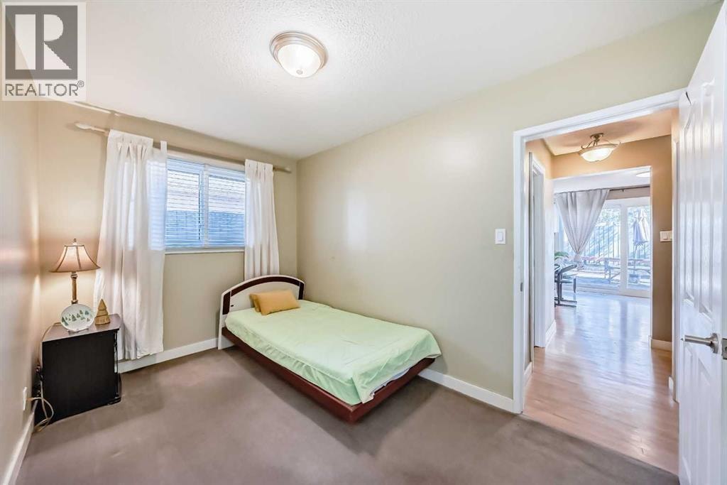 1220 73 Avenue SW — photo 20