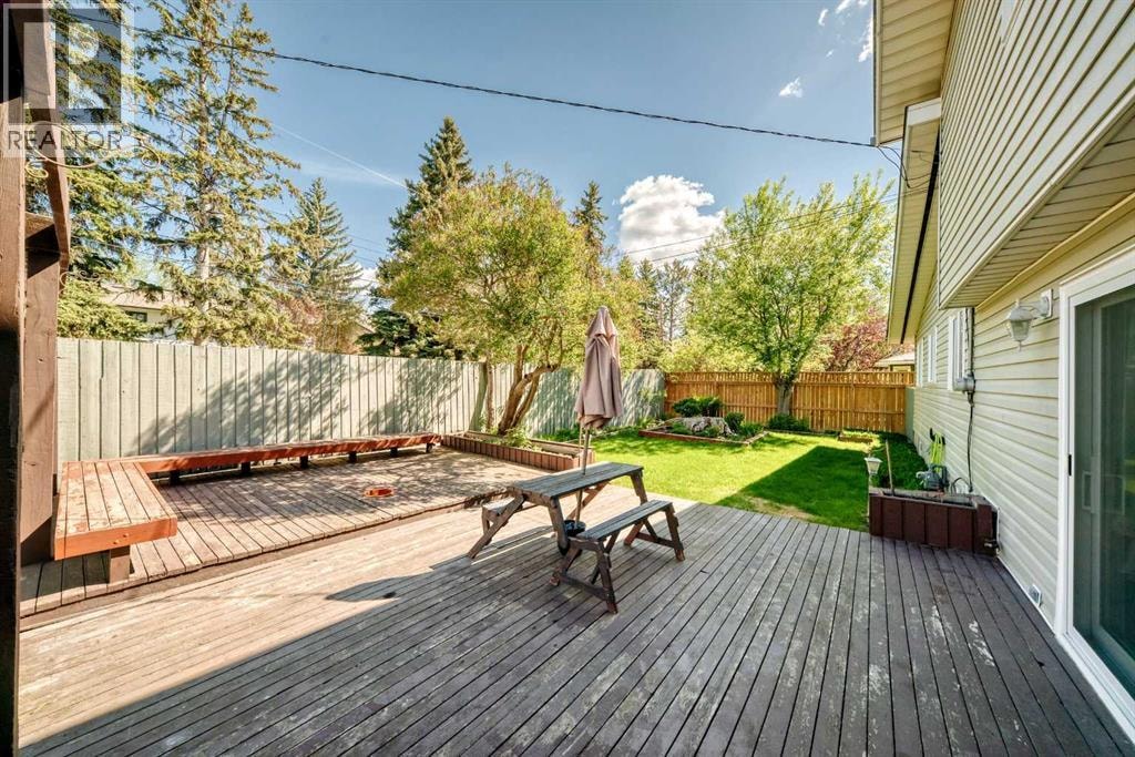 1220 73 Avenue SW — photo 16