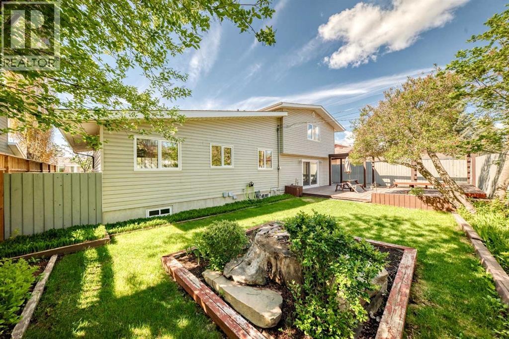 1220 73 Avenue SW — photo 32