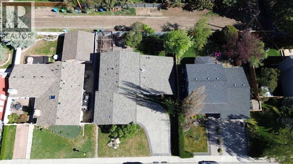 1220 73 Avenue SW — photo 33