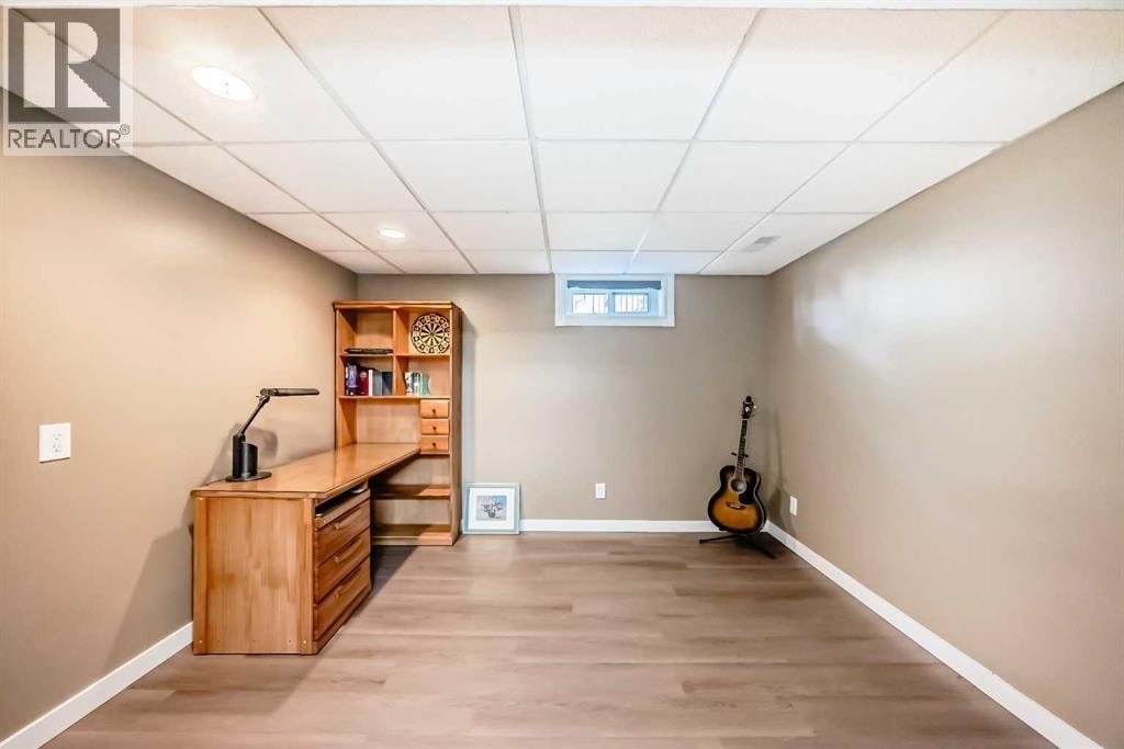 1220 73 Avenue SW — photo 30