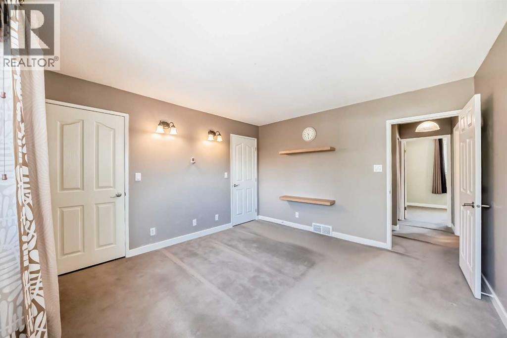 1220 73 Avenue SW — photo 23