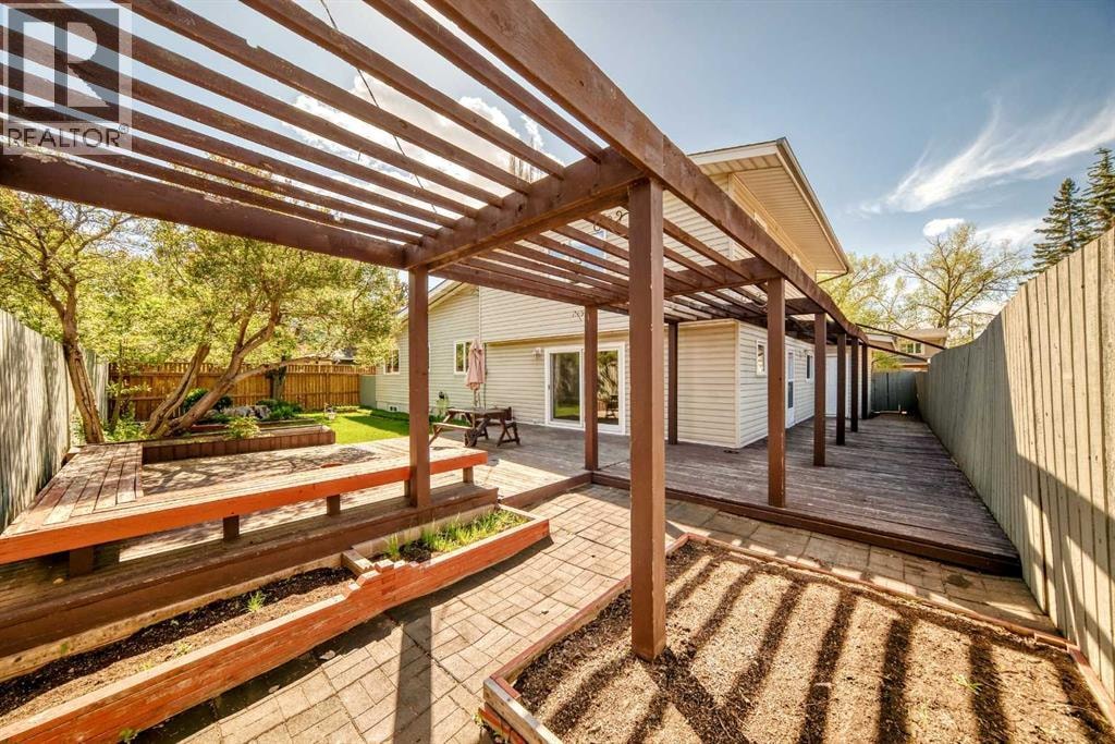 1220 73 Avenue SW — photo 31