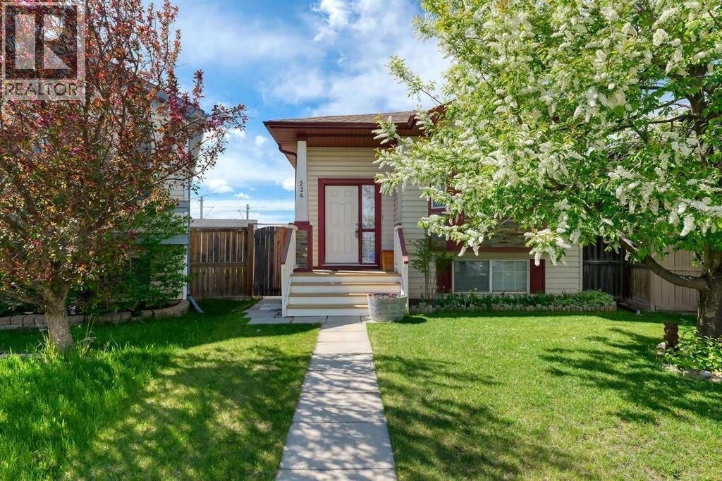 234 Martinvalley Mews NE — photo 1