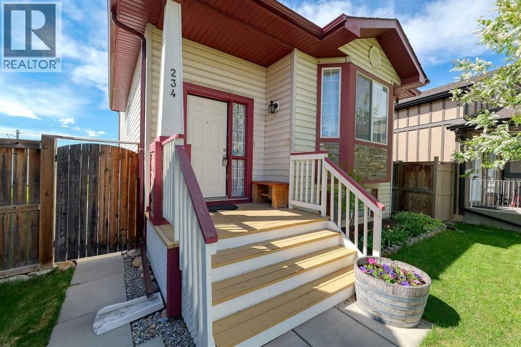 234 Martinvalley Mews NE — photo 2
