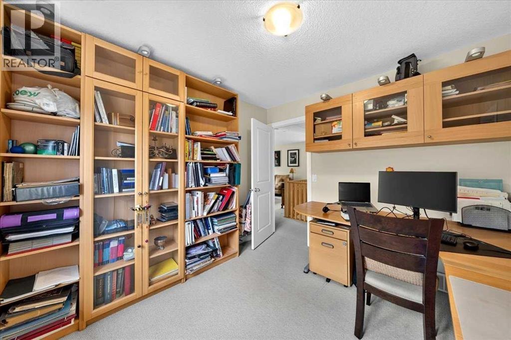 60 Sherwood Crescent NW — photo 29