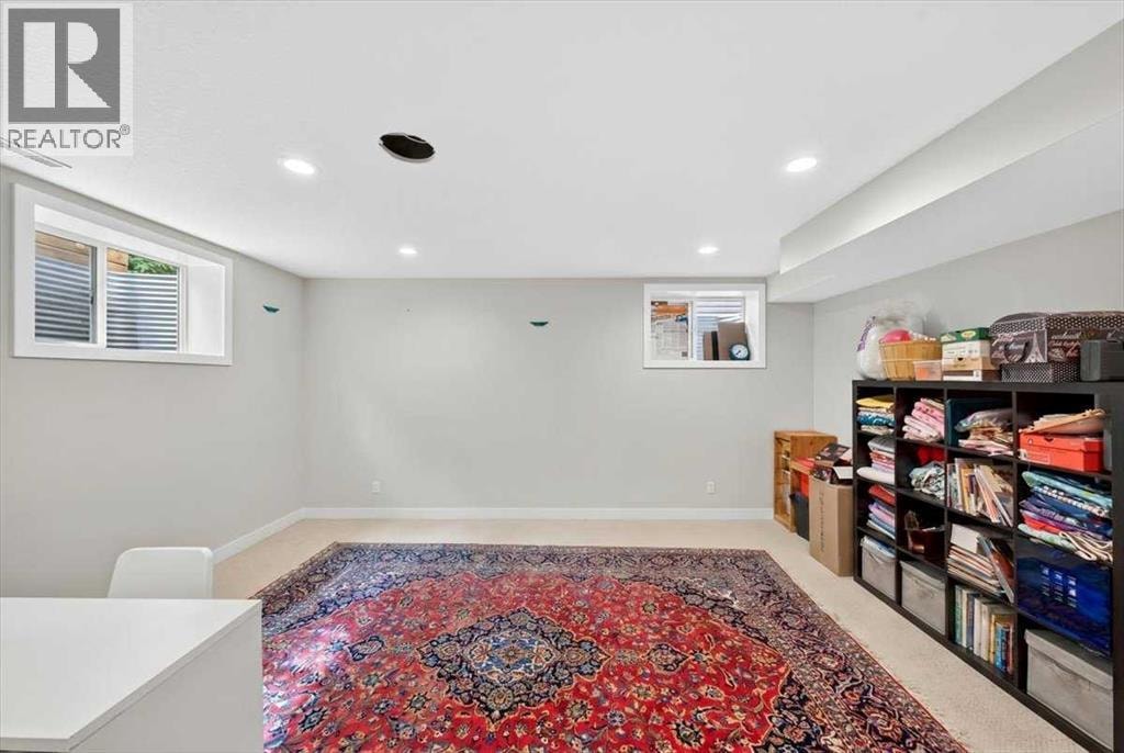 60 Sherwood Crescent NW — photo 32