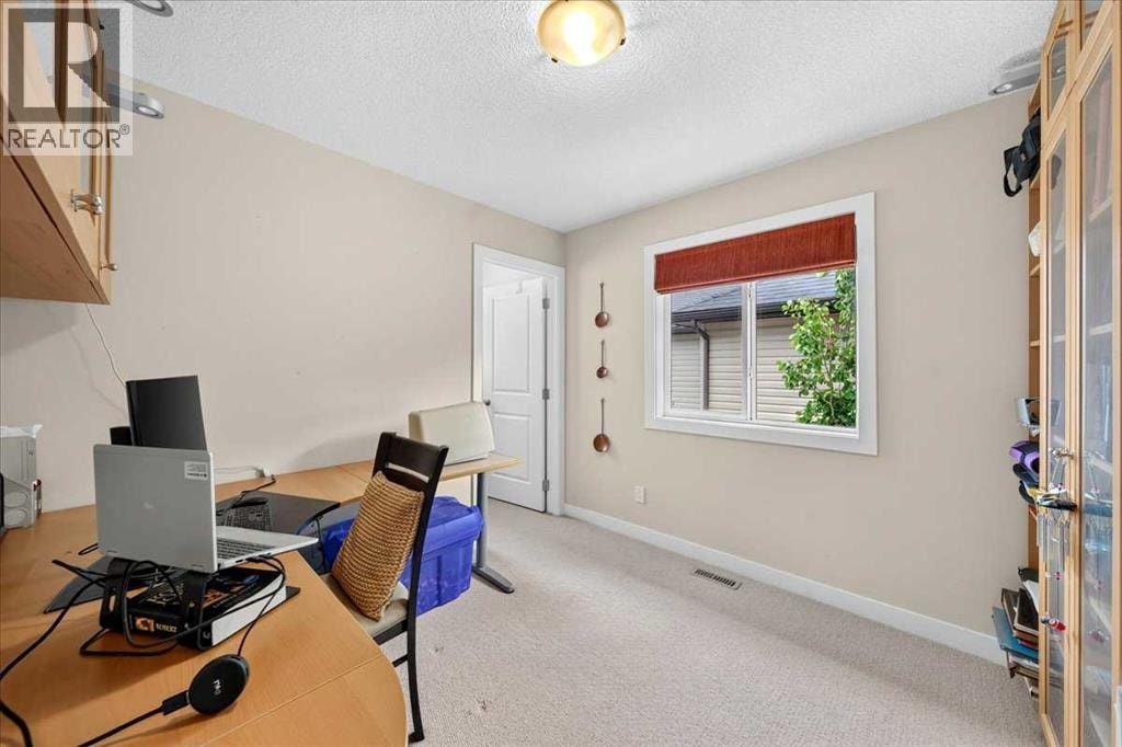 60 Sherwood Crescent NW — photo 28