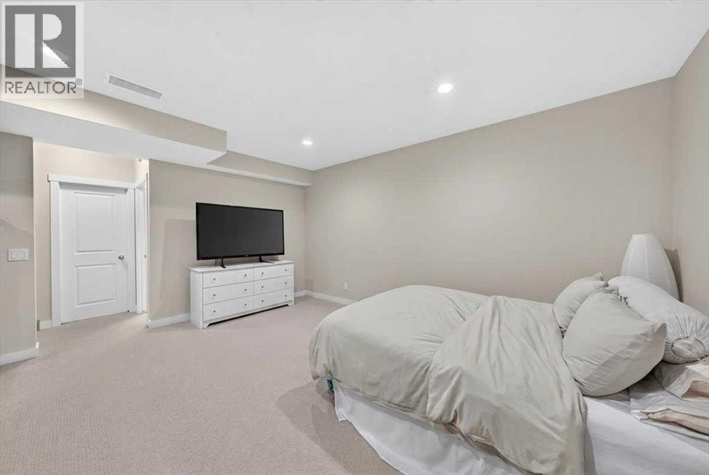 60 Sherwood Crescent NW — photo 31