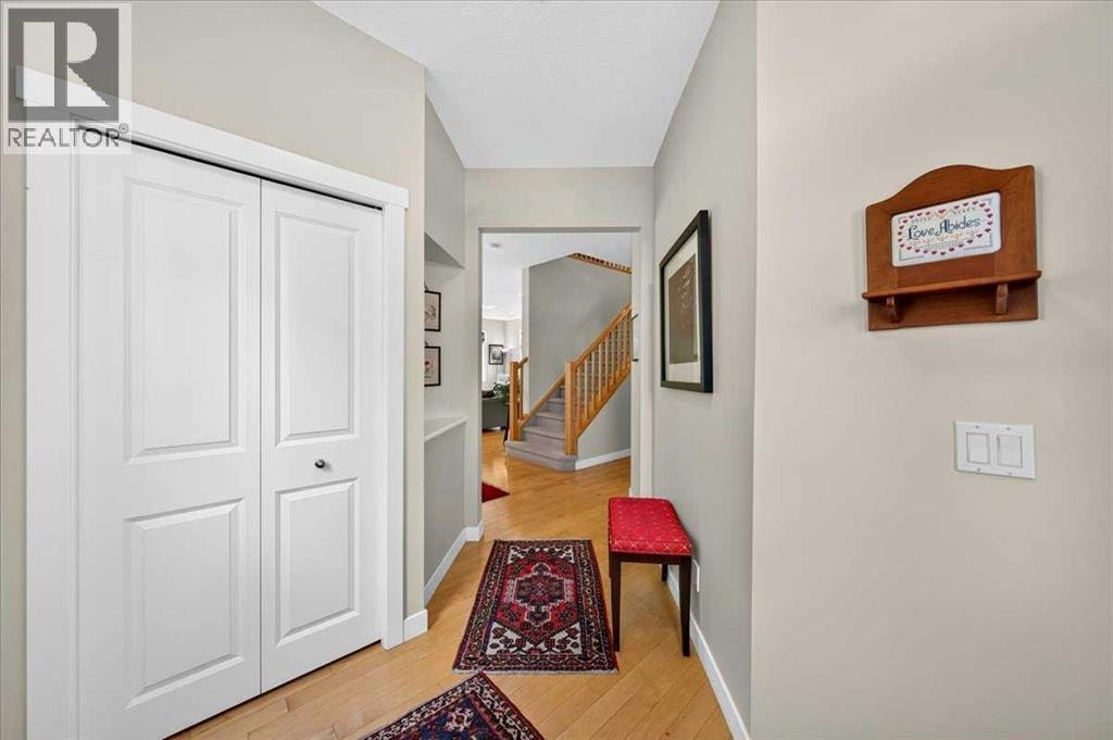 60 Sherwood Crescent NW — photo 5